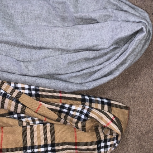 Two scarves - Picture 4 of 4